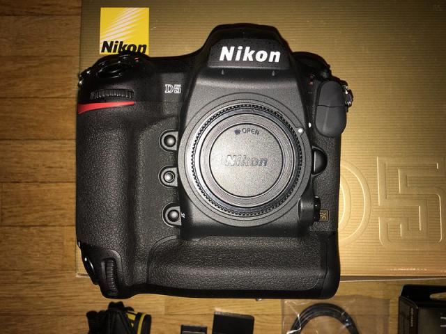 Boitier Nikon D5 nu en TBE avec tres peu de clics