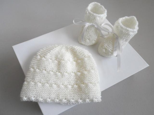 Photo Bonnet, chaussons écrus bébé MIXTE tricot laine fait main image 1/6