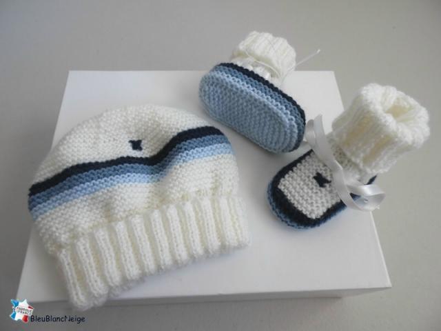 Bonnet et chaussons bb 4 couleurs tricotés main