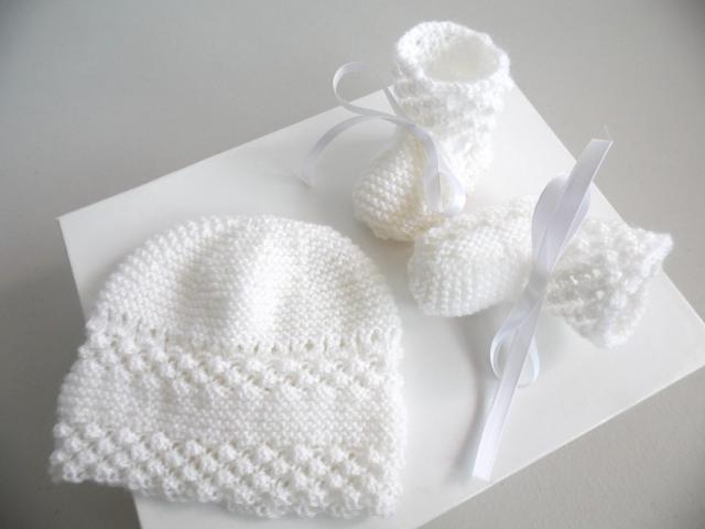Bonnet et chaussons BLANCS tricot laine bébé fait main