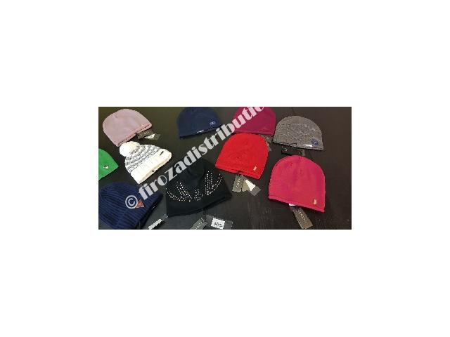 Bonnets femme Guess