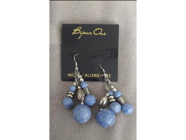 Boucles d'oreilles fantaisie neuves