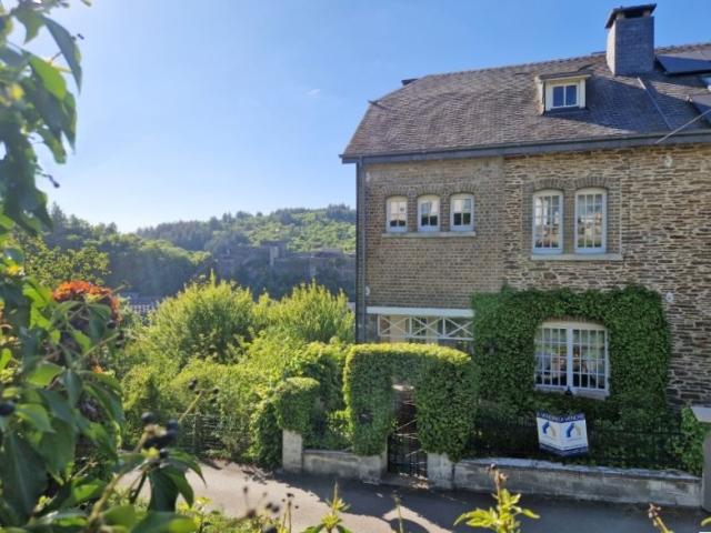 Bouillon : magnifique maison, 3ch, jardin, vue sur chateau fort.