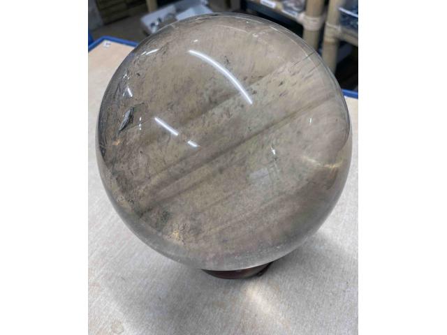 Photo Boule en Cristal de roche naturelle - D : 17 cm image 1/3