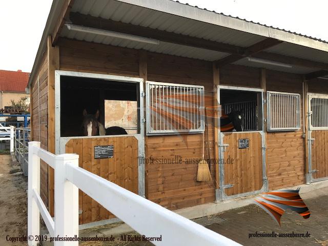 Photo Box Extérieur Pour Chevaux, Écurie, Box Pour Chevaux, Abri De Pâturage - Installations Équestres image 1/6