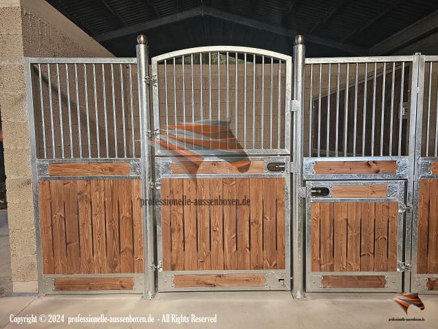 Boxes pour Chevaux & Façades Intérieures pour Boxes et Façades de Boxes Intérieures