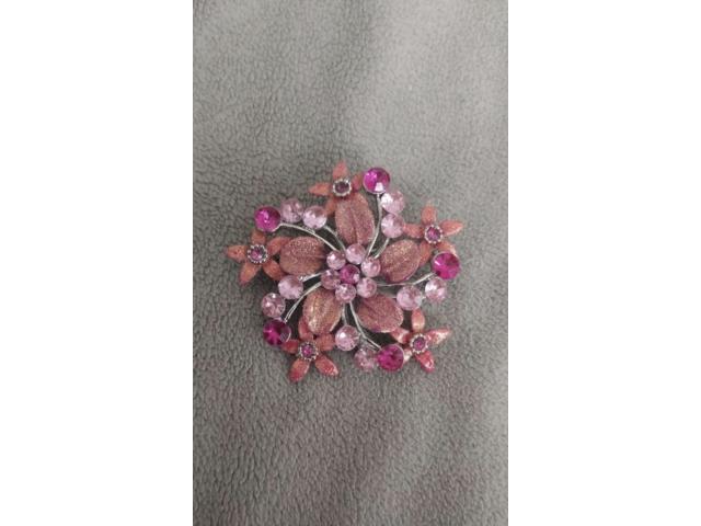 Broche fantaisie fleurs Comme neuve