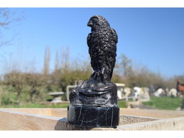 Bronze animalier (faucon,aigle sur rocher)