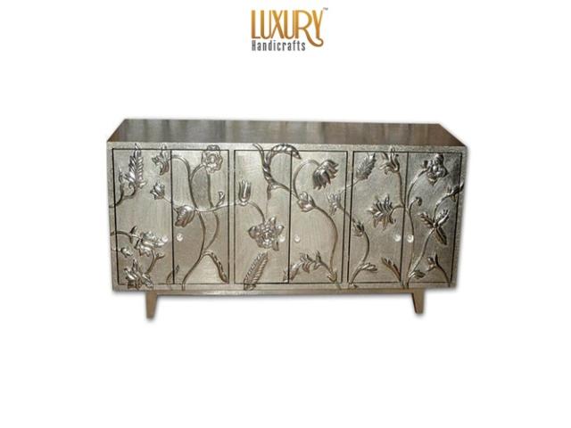 Buffets in Brass and Silver: Classic Craftsmanship Transforms Your Dining Area