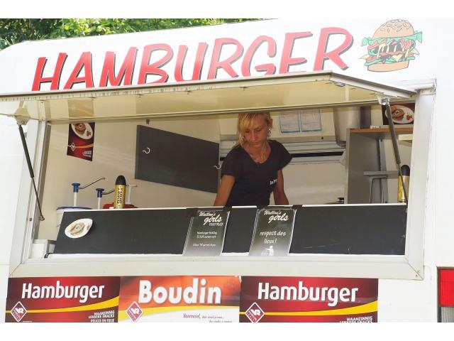 Photo camionette hamburgers a domicile image 1/2