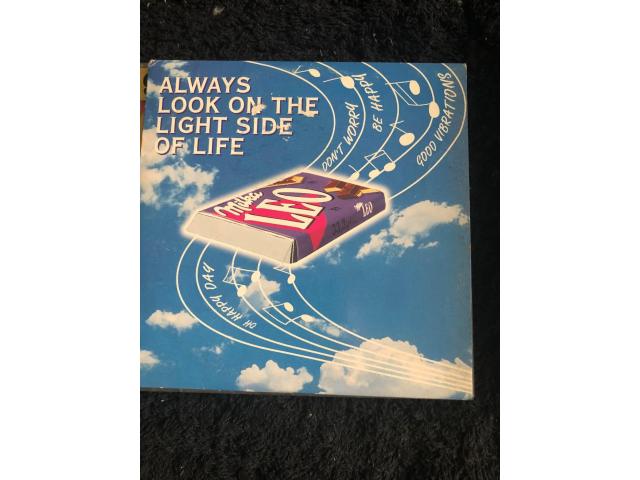 Photo CD Milka Leo, Always look at the bright side of life image 1/2