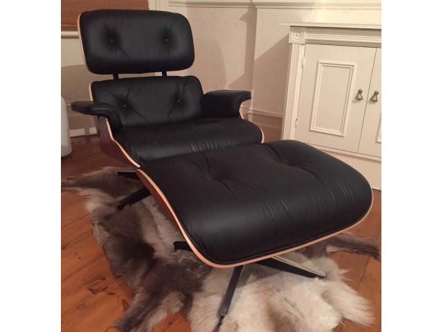 Chaise longue et pouf d'origine Herman Miller en noyer Eames