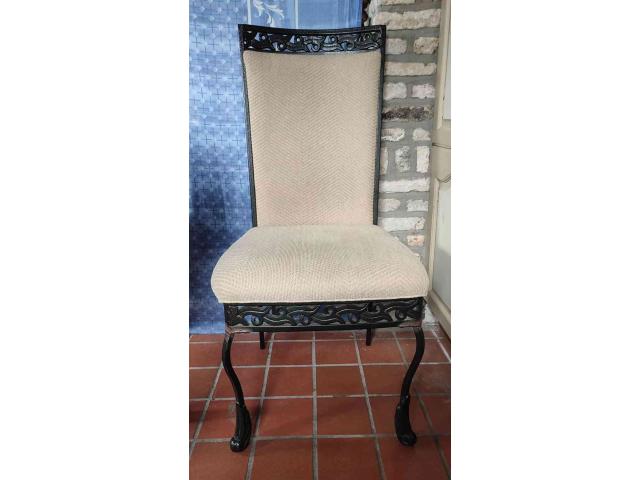 Chaises en métal rembourrées