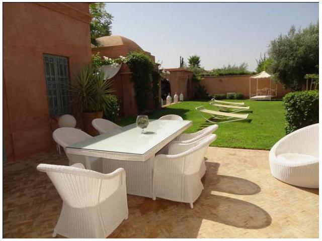 Charmante villa avec beau jardin et piscine