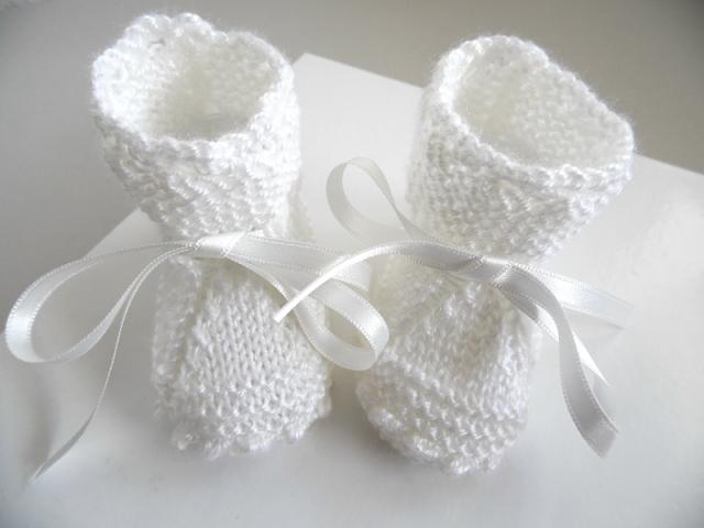 Chaussons blancs bébé  tricot laine fait main