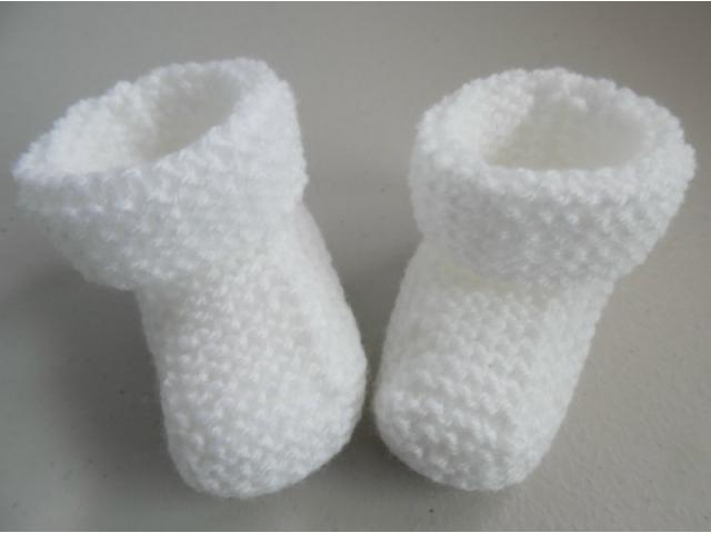 Photo Chaussons blancs revers tricot laine bébé faitmain image 1/5
