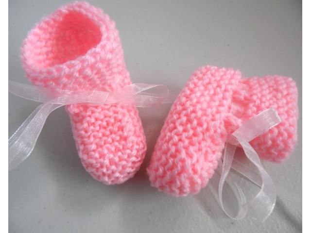 Chaussons coloris rose tricot laine bébé fait main