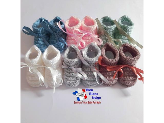 Chaussons motif GODRON tricotés main modèle layette bébé