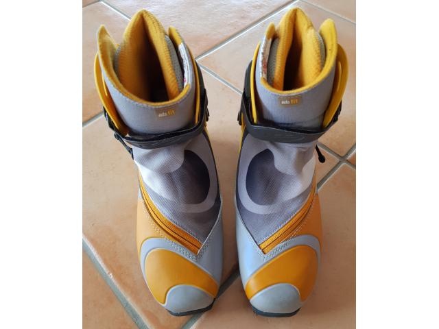Photo Chaussures SALOMON Femme Vitane S9 pour ski de fond classique image 1/3