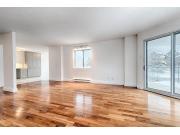 Annonce CLÉ EN MAIN Condo rénové 2 chambres et 2 sdb à St-Lambert (Quebec)
