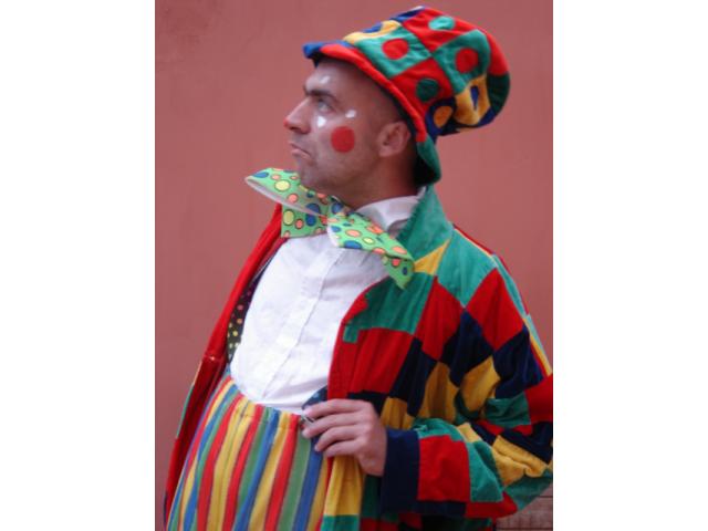 Photo Clown anniversaire, mime, statue vivante, échassier, faux serveur, artisste de rue, animations déamb image 1/6