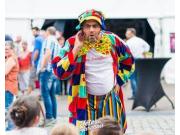 Annonce Clown anniversaire, spectalces pour enfants, animations de rue, spectacles de rue, mime, faux serveu
