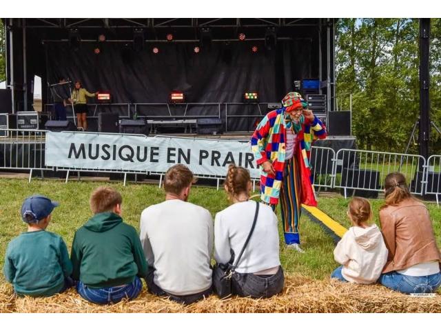 Photo Clown pour anniversaire, spectacles pour enfants, animations de rue, clown sur échasses, mime, statu image 1/6
