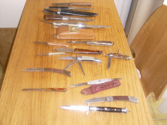 Collection de quatorze couteaux et canifs delxe