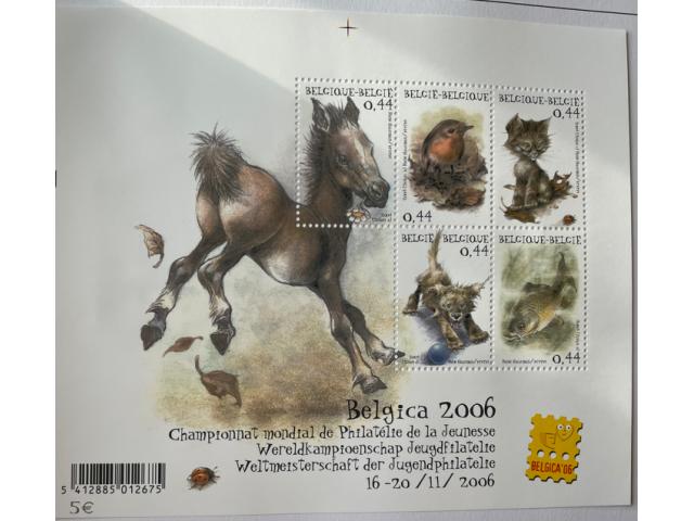 Collection de timbres: thématique chevaux - 150 pages