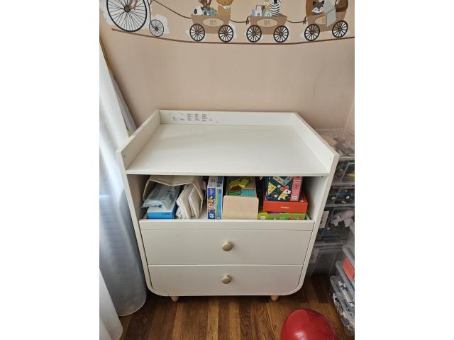 COMMODE TABLE A LANGER AVEC LIT BEBE MYLLRA