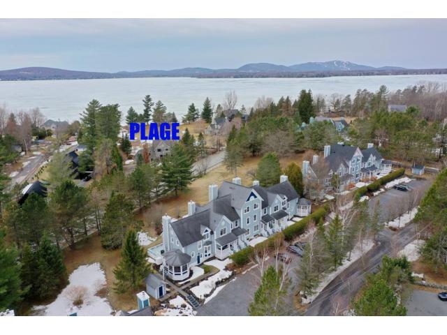 Condo 3 étages avec parc privé au bord du Lac-Brome (Quebec)
