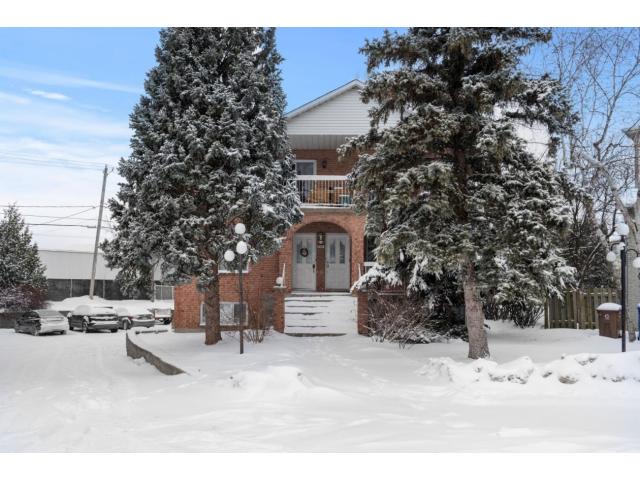 Condo à louer meublé situé à deux pas du REM Brossard (Quebec)