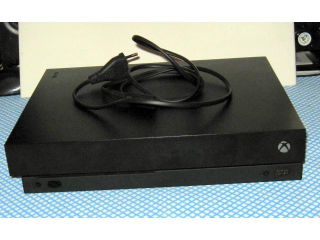 console xbox one x avec manette et cables.