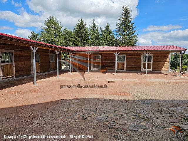 Photo Construire une écurie moderne, Box extérieur pour cheval et box pour chevaux, Abri de prairie, image 1/6