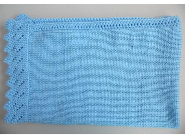 couverture bleue tricot laine bébé fait main