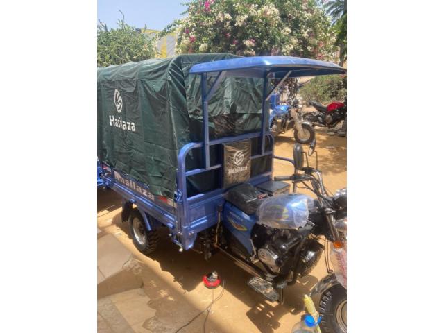 DES MOTO TRICYCLES  HASILAZA 200 ET 300CC