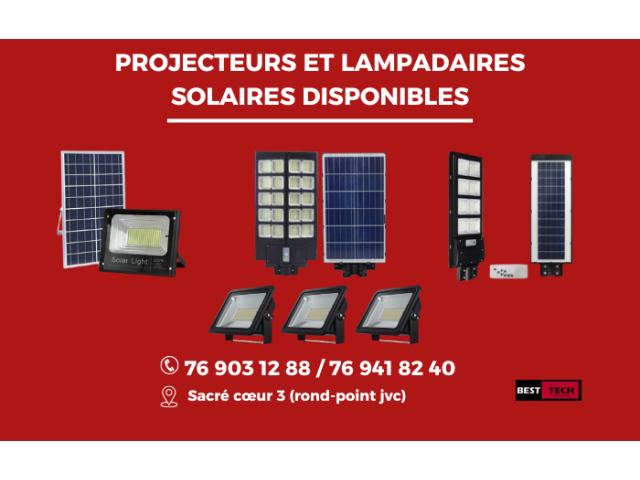 DES PROJECTEURS ET LAMPADAIRES SOLAIRES DE QUALITE A VENDRE AU SENEGAL N°01.