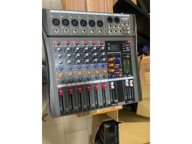 DES TABLES DE MIXAGE  DE 6 PISTES  A 12 PISTE DE MARQUE YAMAHA TRES PUISSANTE A VENDRE