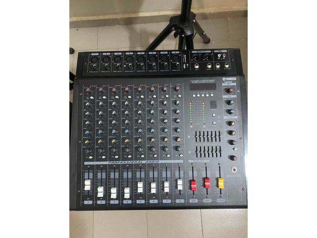 DES TABLES DE MIXAGE  DE 6 PISTES  A 12 PISTE DE MARQUE YAMAHA TRES PUISSANTE A VENDRE