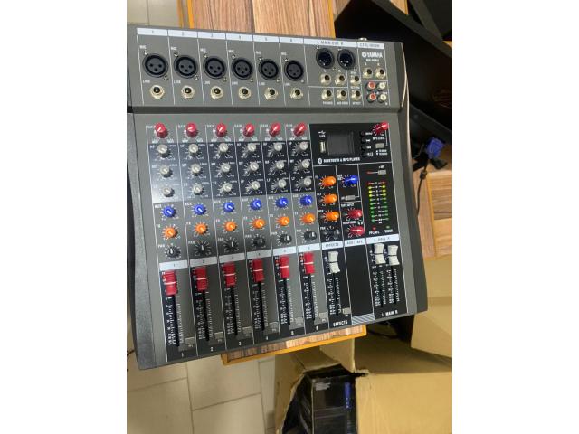 Photo DES TABLES DE MIXAGE DE MARQUE YAMAHA DISPONIBLE image 1/5