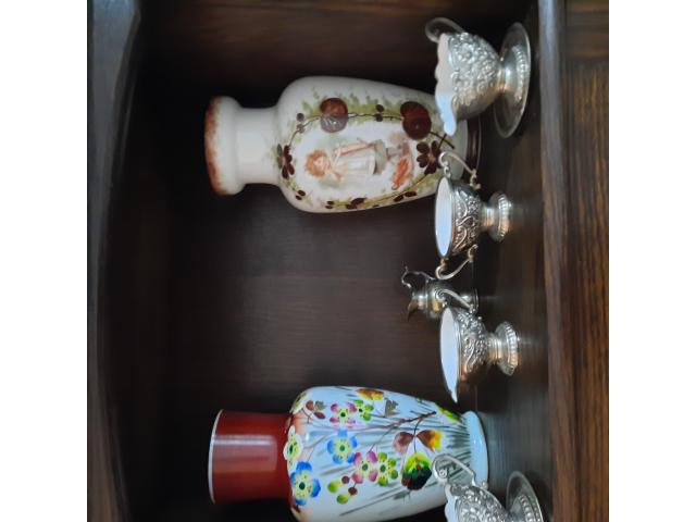 Deux beaux vases en opalines peint à la main