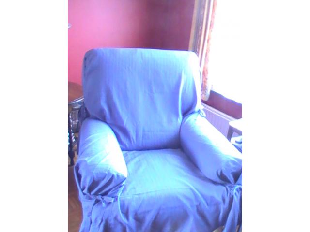 Photo Deux housses en tissu pour deux fauteuils d'une personne image 1/3