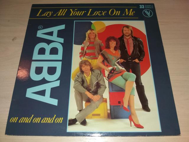 Photo disque vinyl 33 tours singles lay all your love on me image 1/2