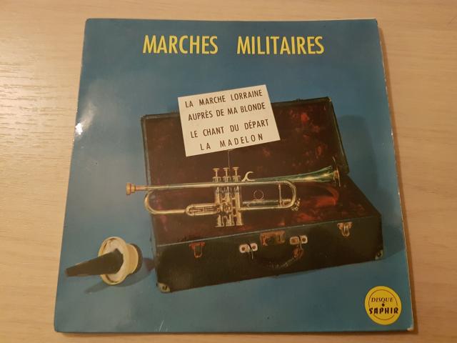 Photo disque vinyl 45 tours marches militaires image 1/2