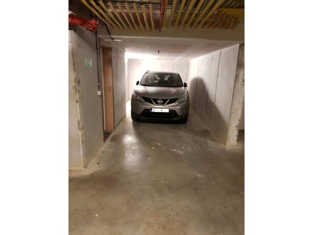 emplacement garage fermé possible Jette