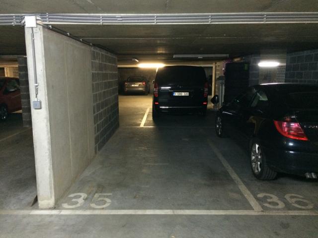 Emplacement parking en sous-sol, proche centre et gare du Midi