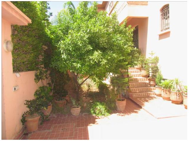Photo En location longue durée meublé Étage  villa image 1/6