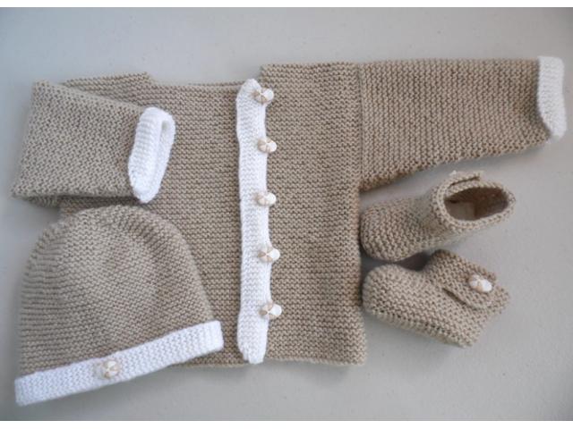 Ensemble ou trousseau beige tricot laine bébé fait main