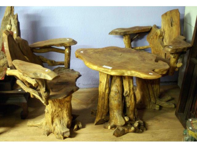 Ensemble table et chaises en bois et racine de teck