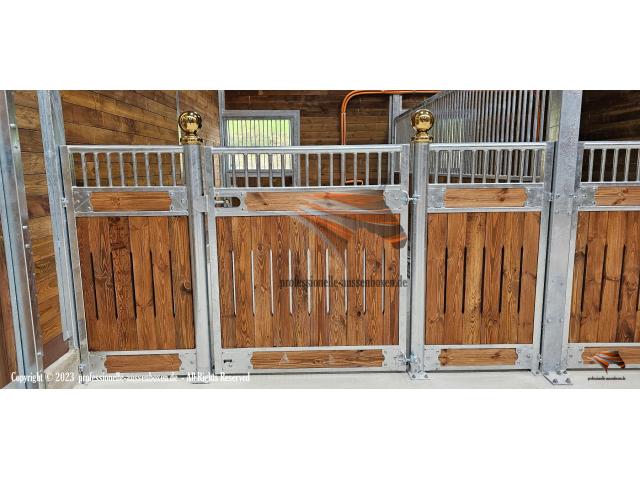 Équipements pour écuries - Boxes pour chevaux et façades intérieures de boxes ✅